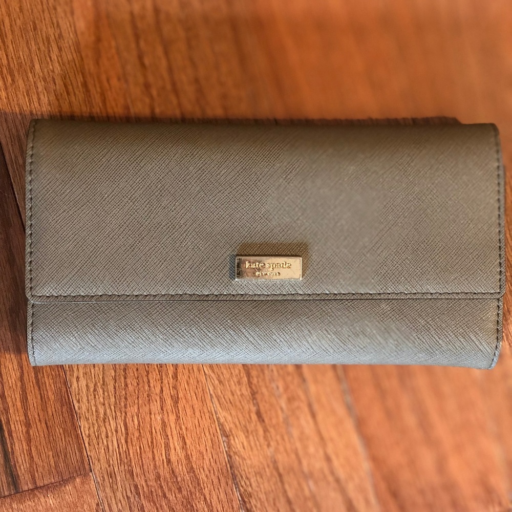 ONLY 7 DAYS UNTIL I DONATE-MAKE OFFER! Kate spade